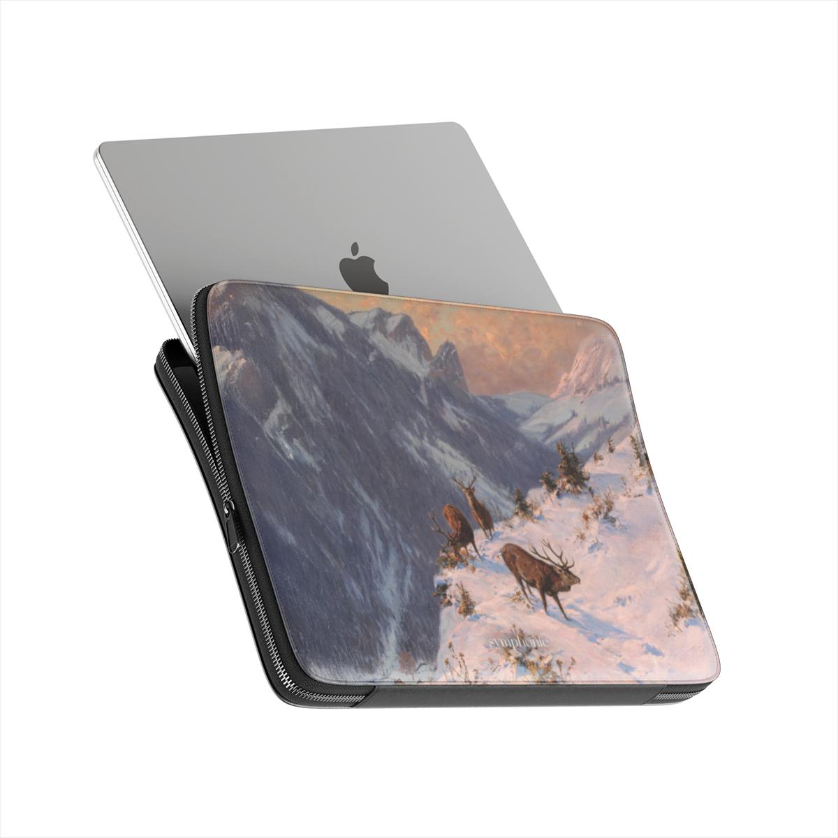 A Red Deer in Winter - Laptop Sleeve